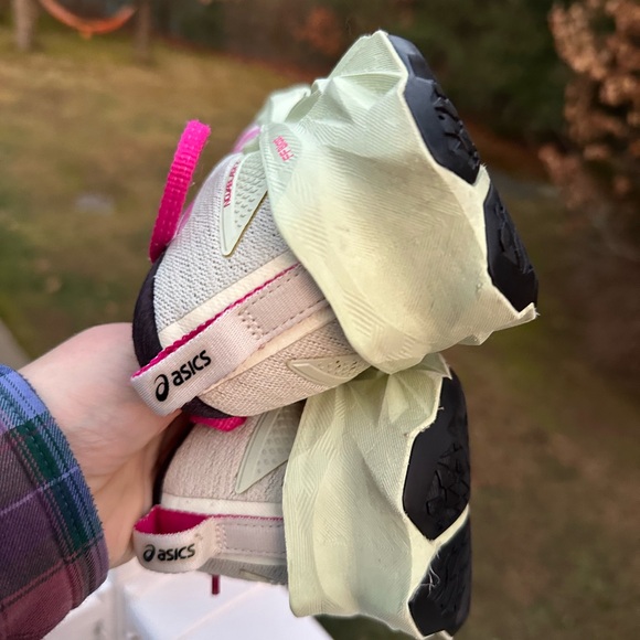 Asics Novablast Running Shoes Womens Size 8.5 White Pink FF Blast EUC - Picture 6 of 8